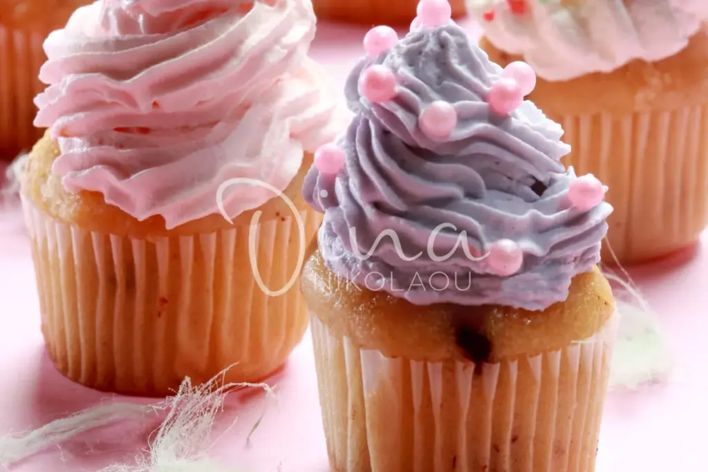 Cupcakes βανίλιας με 2 γλασαρίσματα