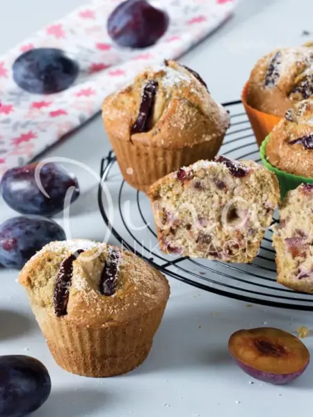 Muffins με δαμάσκηνα και καρύδα
