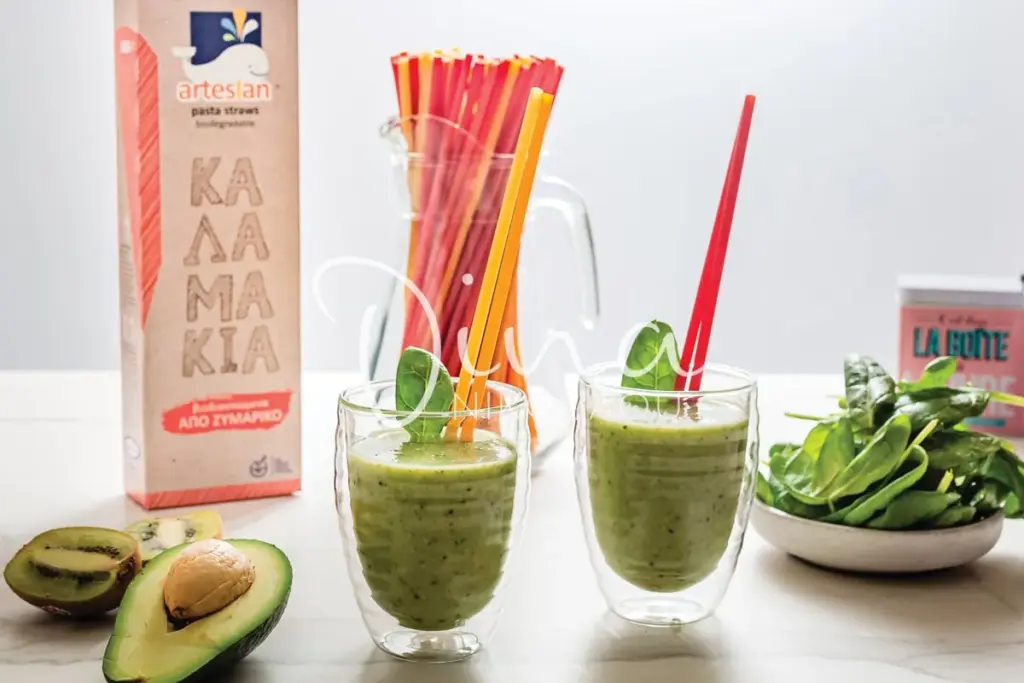 smoothie με αβοκάντο, σπανάκι και ακτινίδιο
