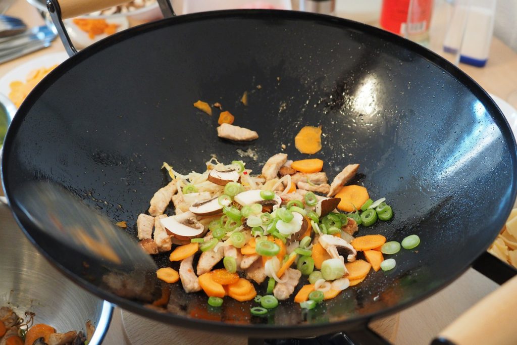 Πώς λειτουργεί το μαγείρεμα στο wok;