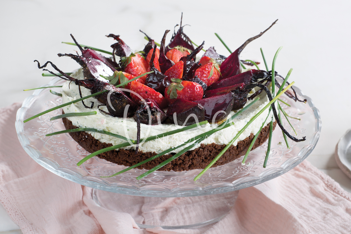 Cheesecake με ψητά παντζάρια και φράουλες