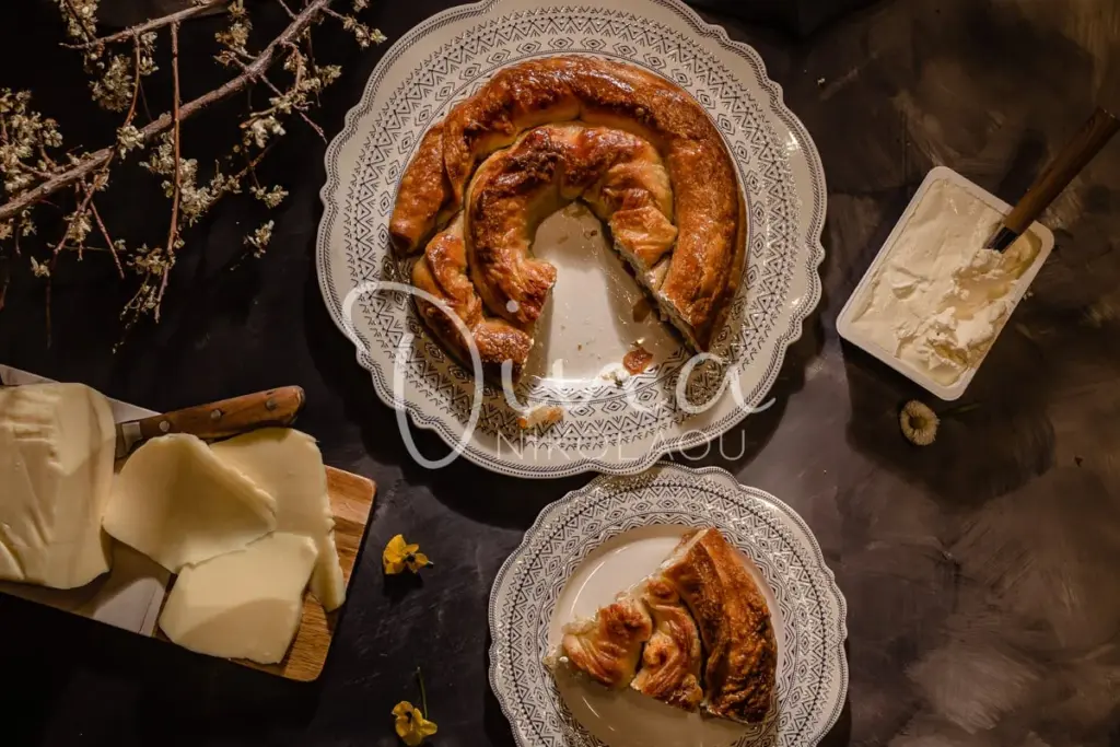 Τυρόπιτα στριφτή με τυρί κρέμα και μοτσαρέλα