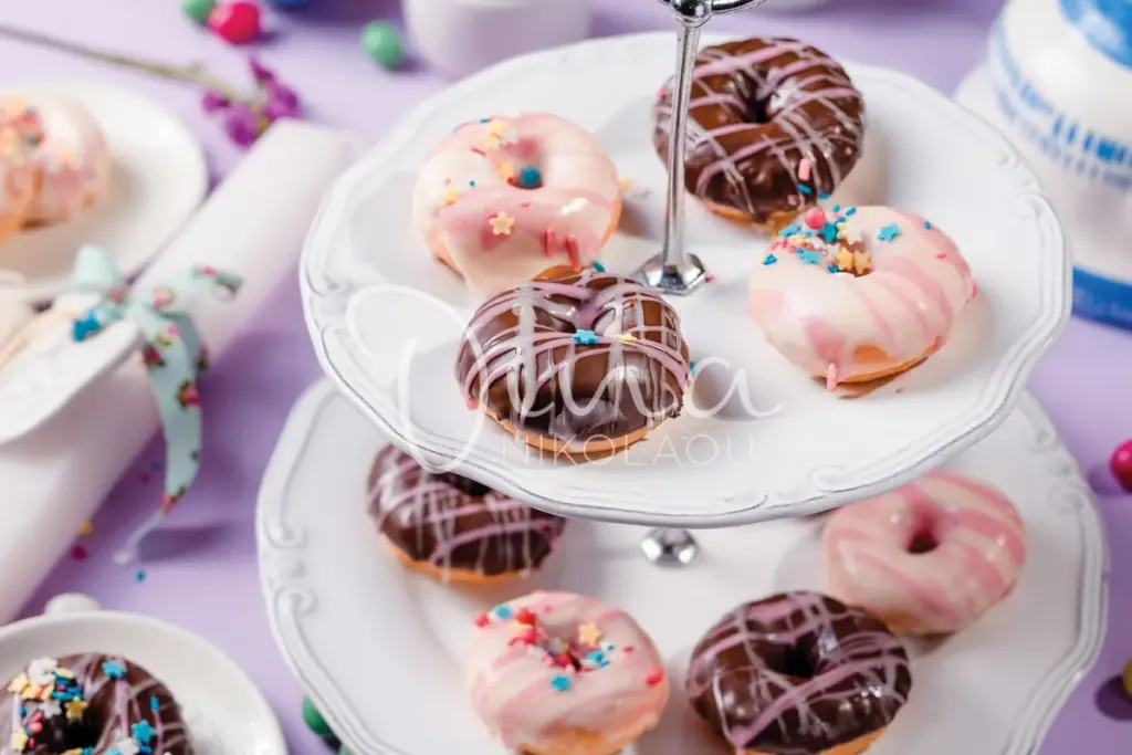 Donuts ψητά στο φούρνο με χρωματιστά γλάσα￼