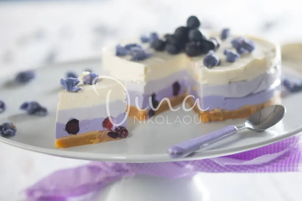 Cheesecake τρίχρωμο με μύρτιλα