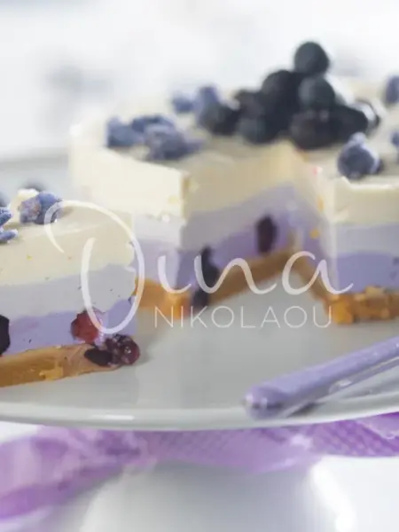 Cheesecake τρίχρωμο με μύρτιλα