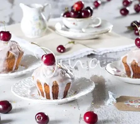 Muffins με ζελέ κεράσι
