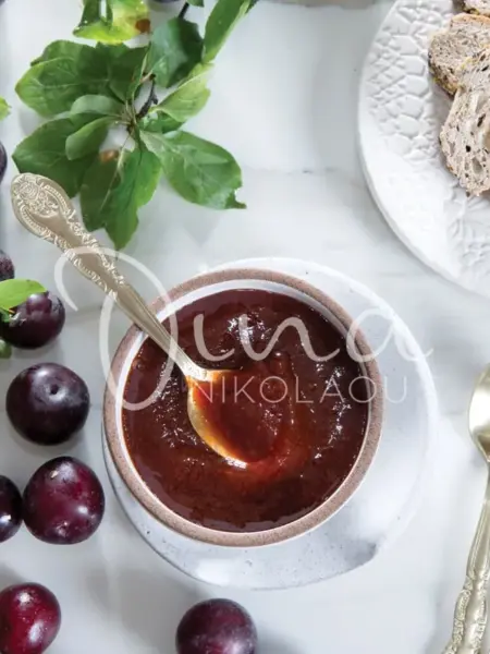 Μαρμελάδα κορόμηλο με αστεροειδή γλυκάνισο και αρμπαρόριζα