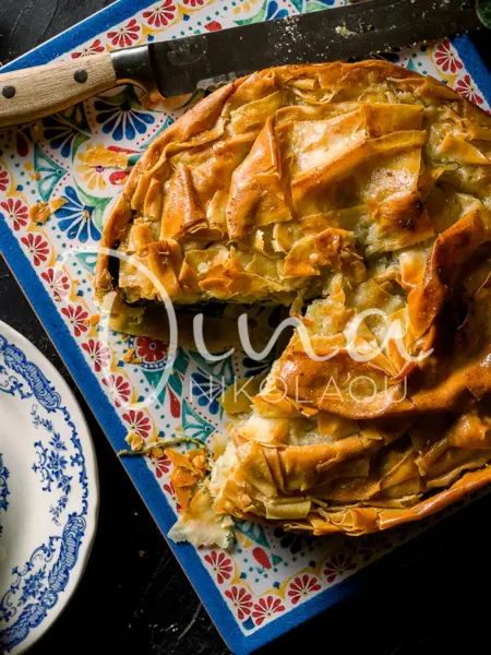 Σπανακόπιτα φόρμας με μοτσαρέλα