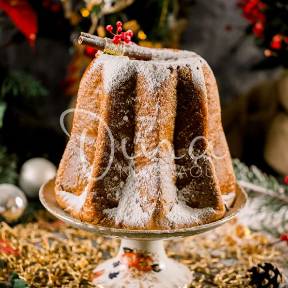 Пандоро – итальянская рождественская булочка.