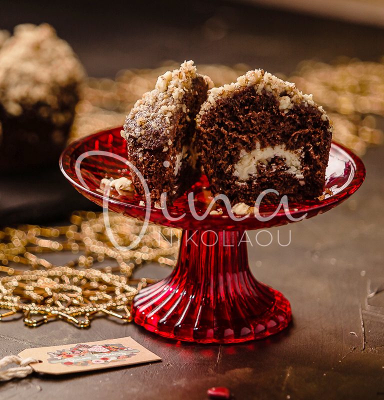 Muffins σοκολάτας με ελαιόλαδο, γεμιστά με ανθότυρο