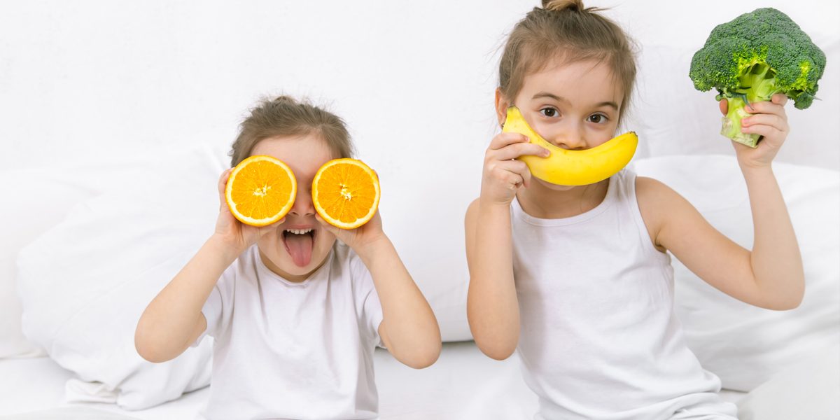 Εκπαιδεύοντας τα παιδιά να τρώνε φρούτα