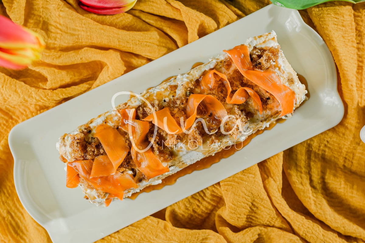 Τούρτα carrot cake με πλούσια κρέμα «τσουρέκι»