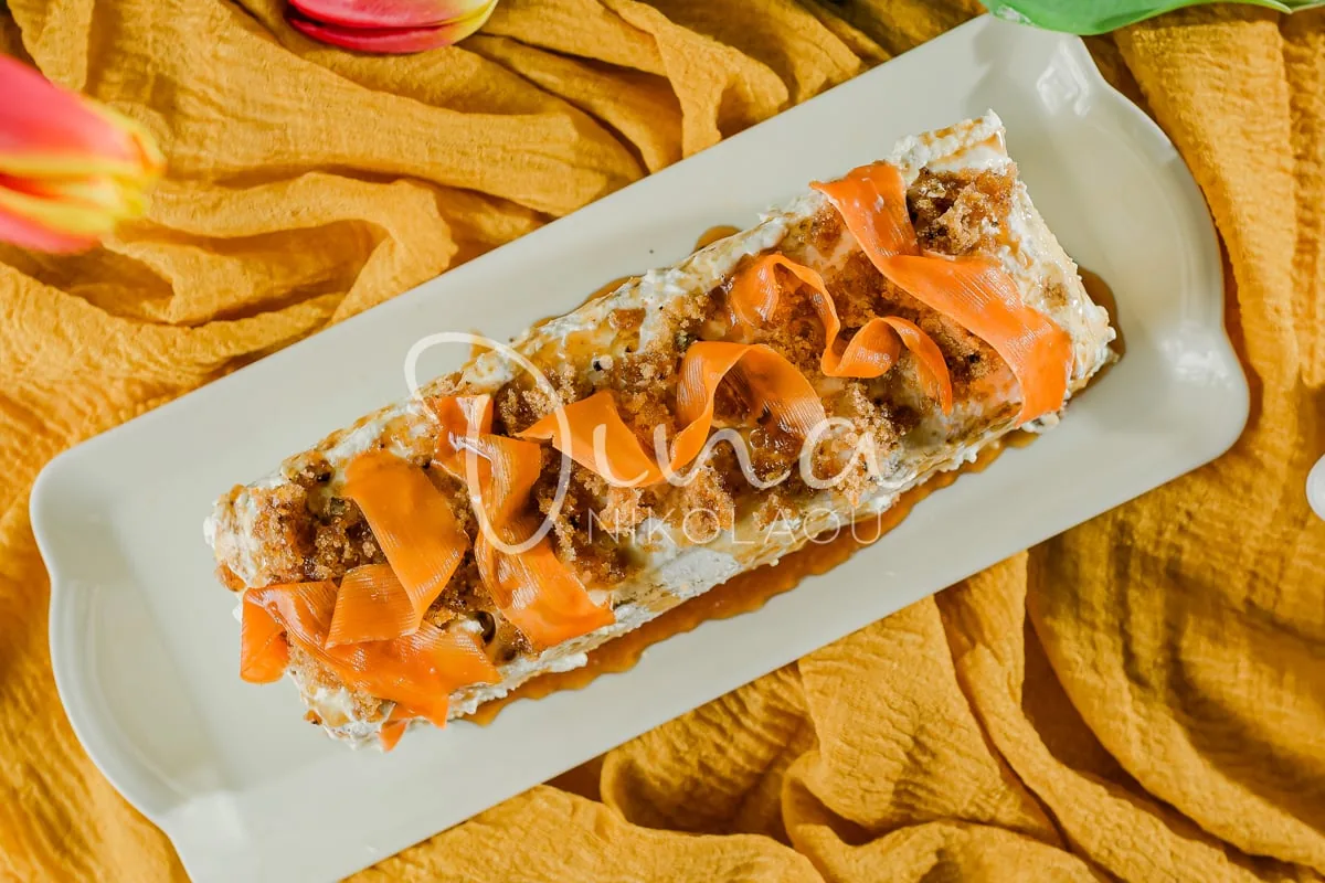 Τούρτα carrot cake με πλούσια κρέμα «τσουρέκι»
