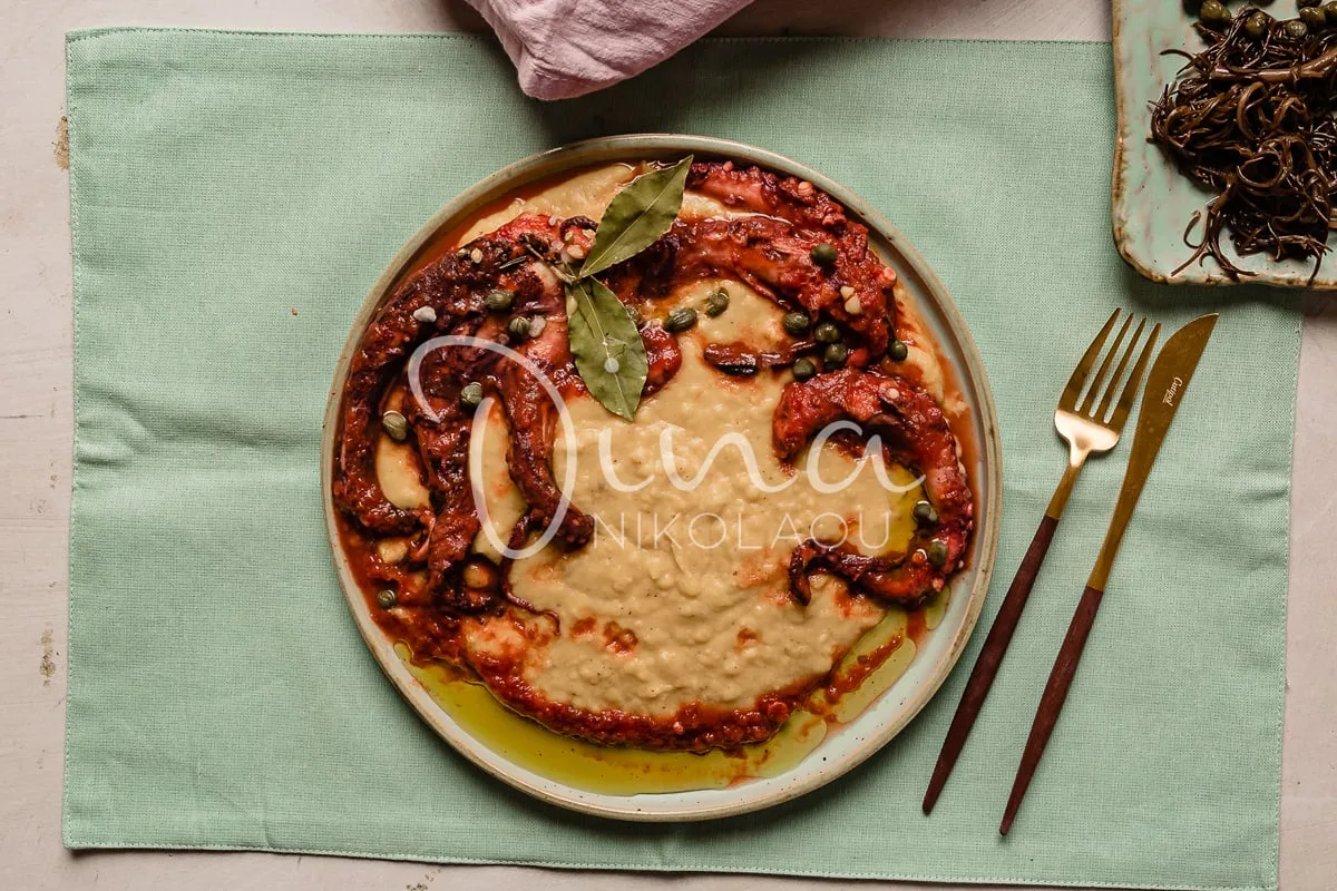 Χταπόδι κοκκινιστό με φάβα