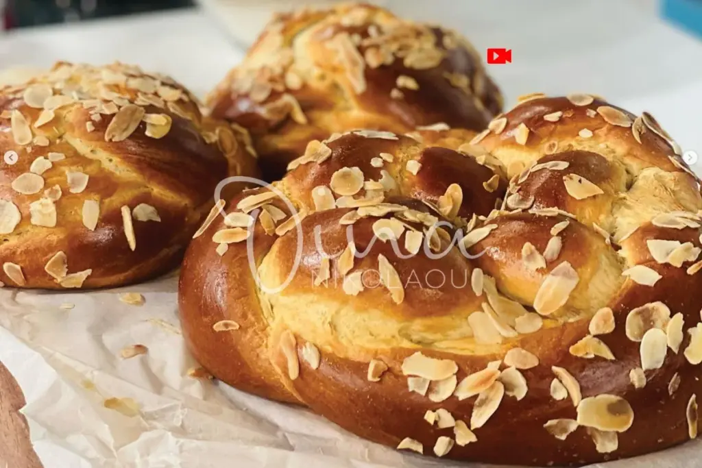 Τσουρέκι Πασχαλινό Τσουρέκια & μπριός του Πάσχα