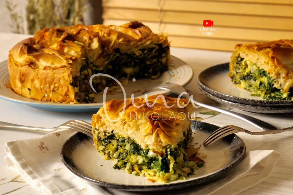 Σπανακόπιτα με χωριάτικο φύλλο και χαλούμι￼