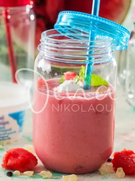 Smoothie με καρπούζι, μαστίχα και πρόβειο γιαούρτι