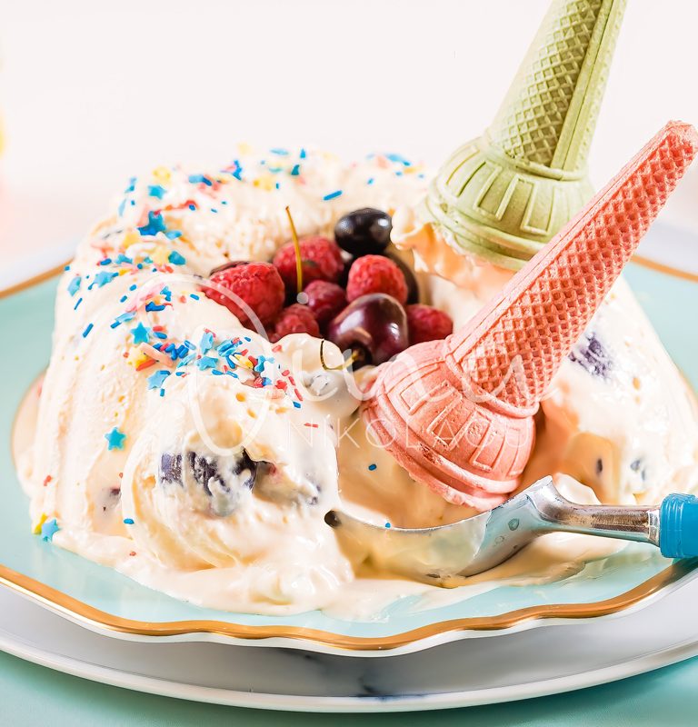 Παγωτό κασσάτο σεμιφρέντο με φρέσκα και ζαχαρωμένα φρούτα