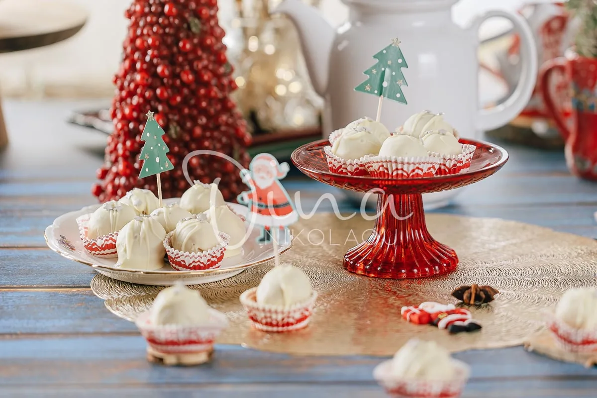 Τρουφάκια λευκά με μπισκότα gingerbread και τυρί κρέμα