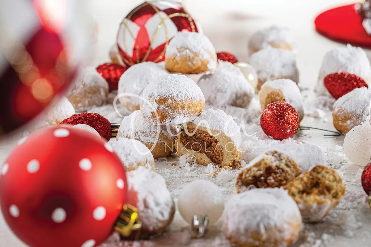 Κουραμπιέδες γεμιστοί με μελομακάρονα