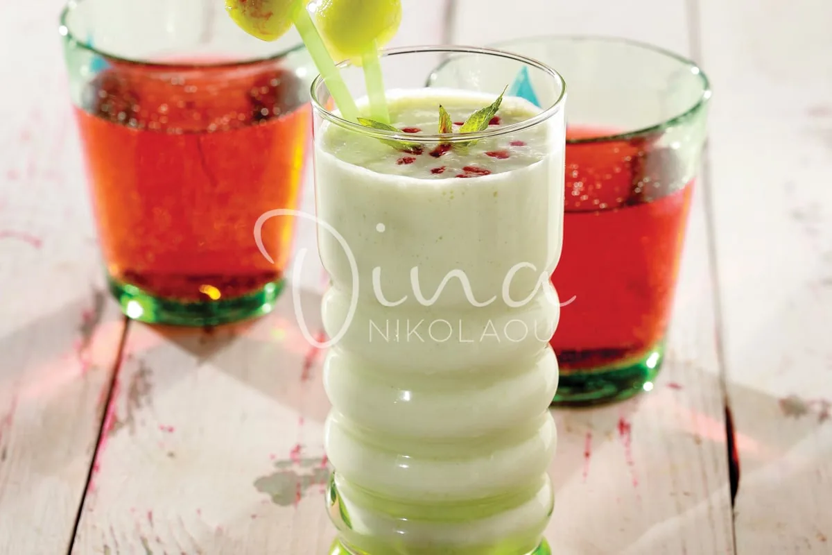 Milkshake πεπόνι με βυσσινάδα