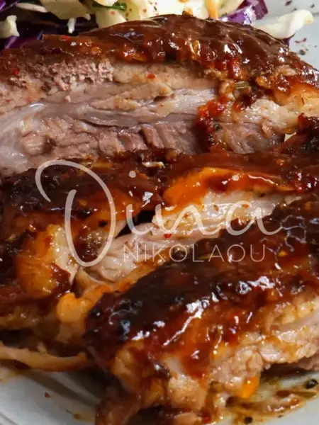 Χοιρινά παϊδάκια (baby ribs) αργοψημένα με σάλτσα bbq
