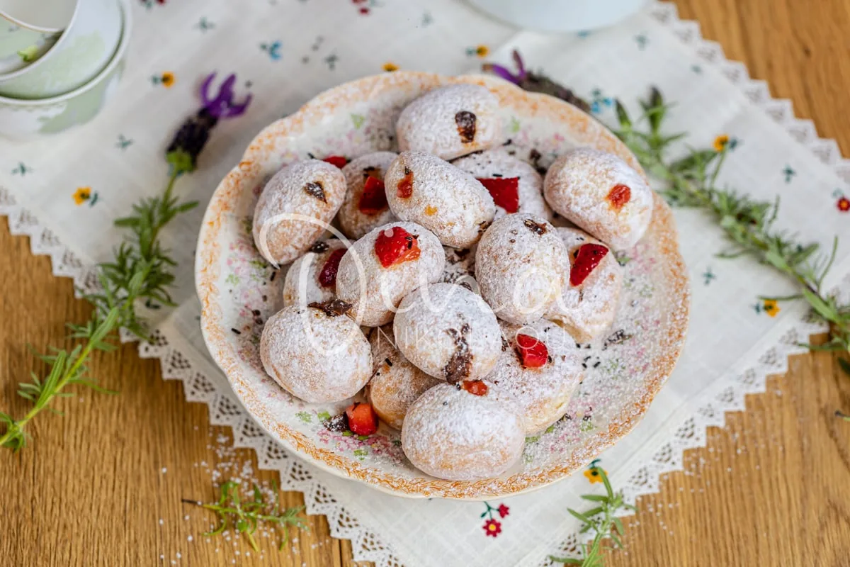 Beignets γεμιστά με πραλίνα και μαρμελάδα