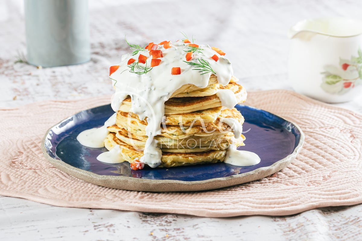 Pancakes αλμυρά με πλούσια σάλτσα τυριών