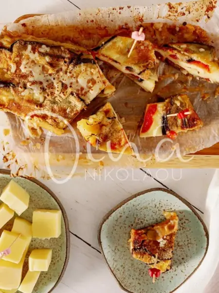 Ρολό μελιτζάνας με μοτσαρέλα και ντομάτα