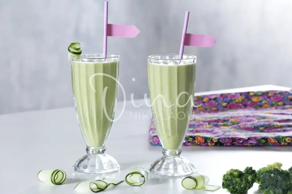 Smoothie με μπρόκολο, αγγούρι και σταφύλι