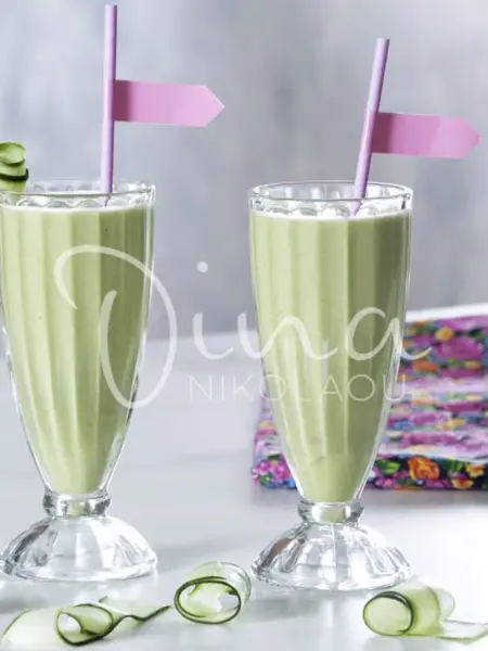 Smoothie με μπρόκολο, αγγούρι και σταφύλι