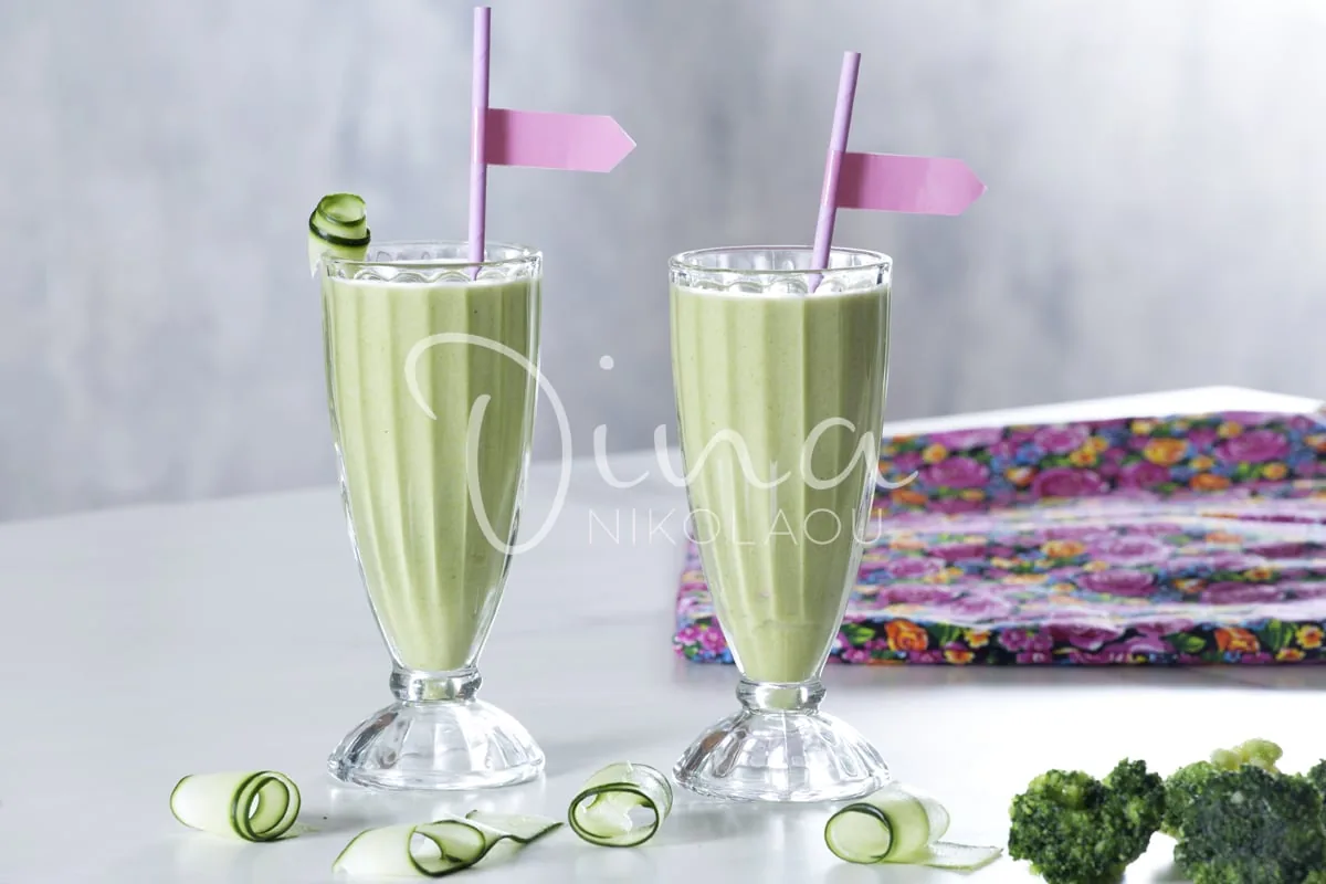 Smoothie με μπρόκολο, αγγούρι και σταφύλι