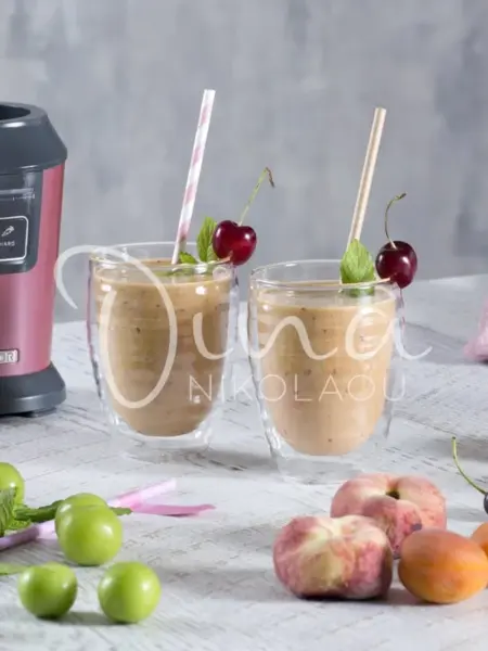 Smoothie με καλοκαιρινά φρούτα, μέλι και δυόσμο