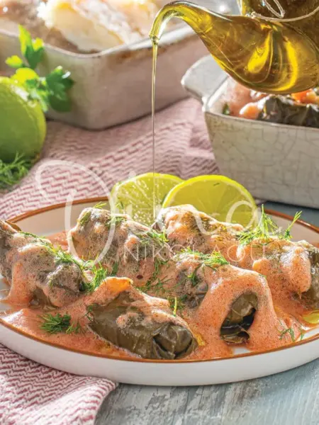 Ντολμάδες με μπακαλιάρο αυγολέμονο