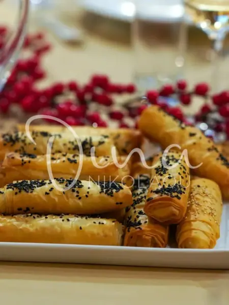 Μπουρέκια με ρύζι γλασέ, γαλοπούλα και μετσοβόνε