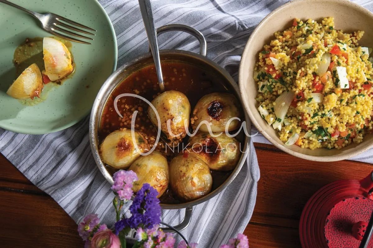Κρεμμύδια γεμιστά με τραχανά