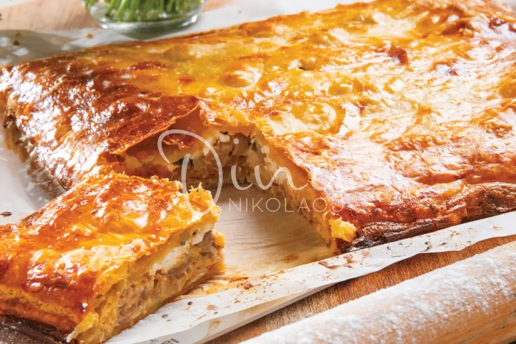 Κρεμμυδομανιταρόπιτα με ανθότυρο