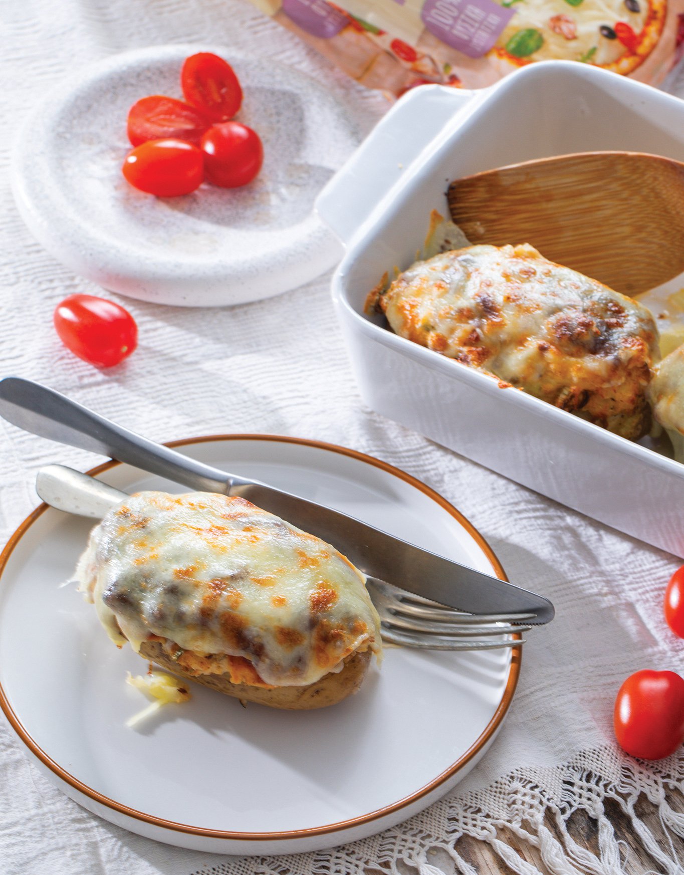 Картофель, фаршированный сливочным сыром и моцареллой