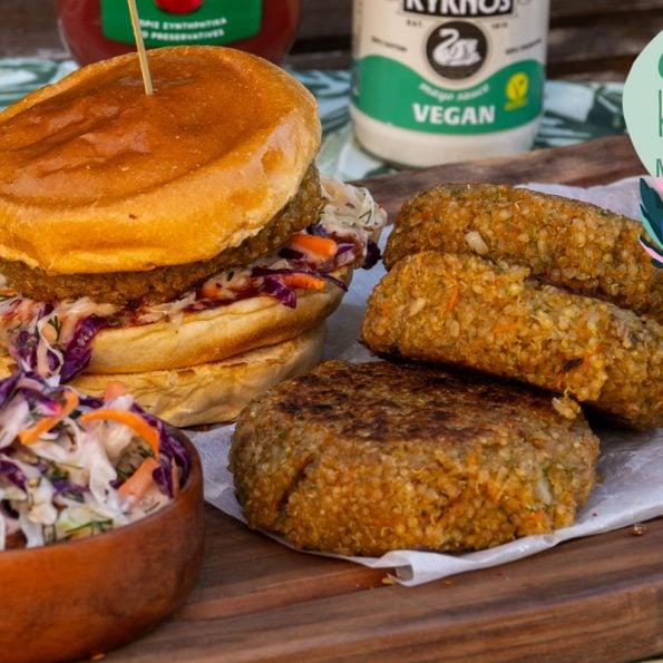 Burger vegan με σπιτική σαλάτα coleslaw