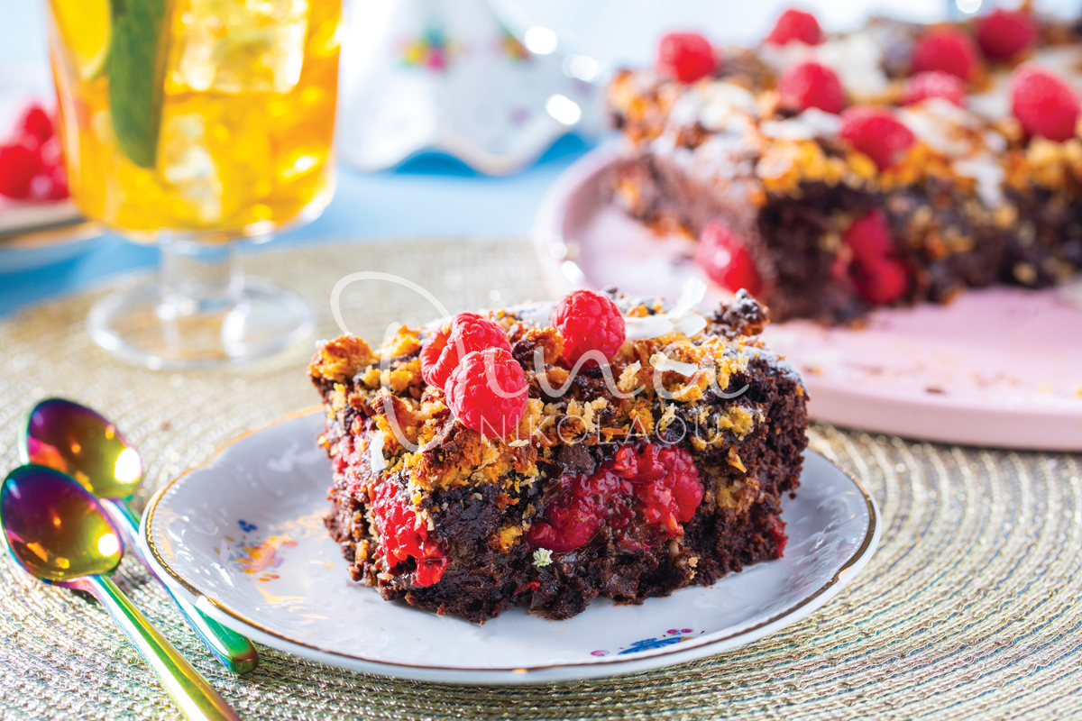 Brownies με καραμελωμένη καρύδα και raspberries
