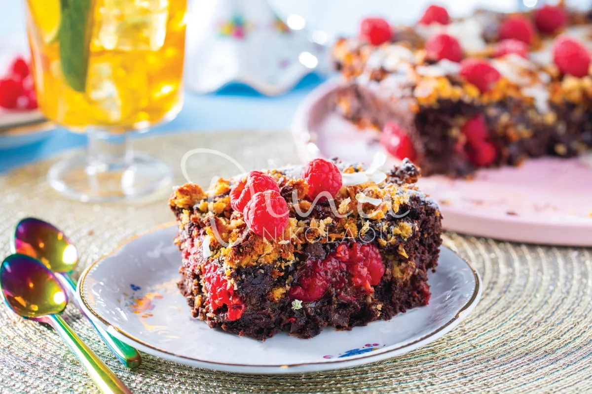 Brownies με καραμελωμένη καρύδα και raspberries