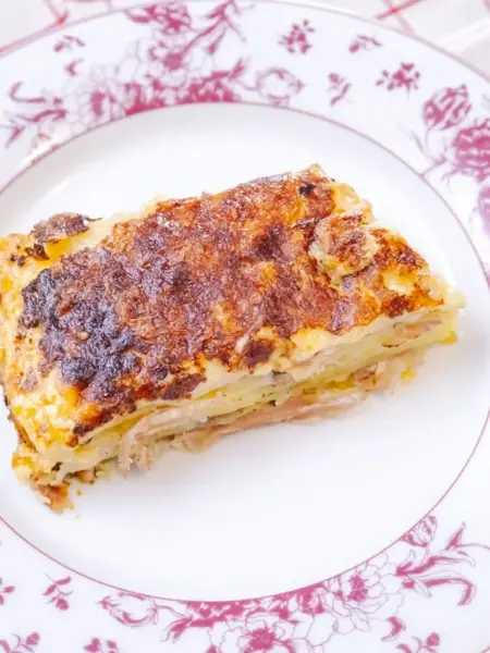 Πατάτες ντοφινουά (dauphinoise) με μοσχαρίσιο σπεκ