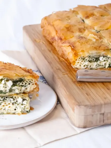 Μακαρονόπιτα με σπανάκι 