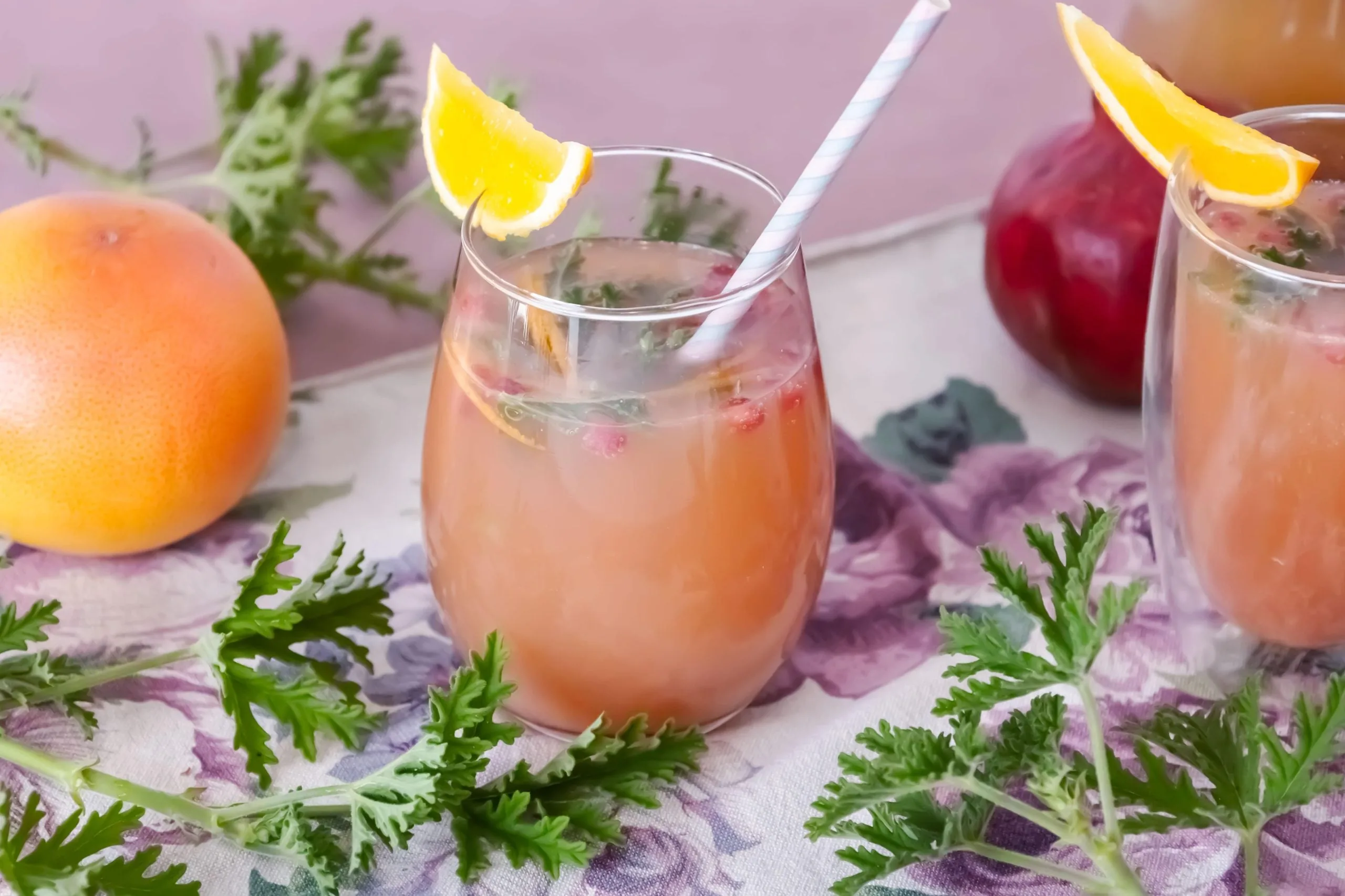 Mocktail με ρόδι, πορτοκάλι & μαστίχα 