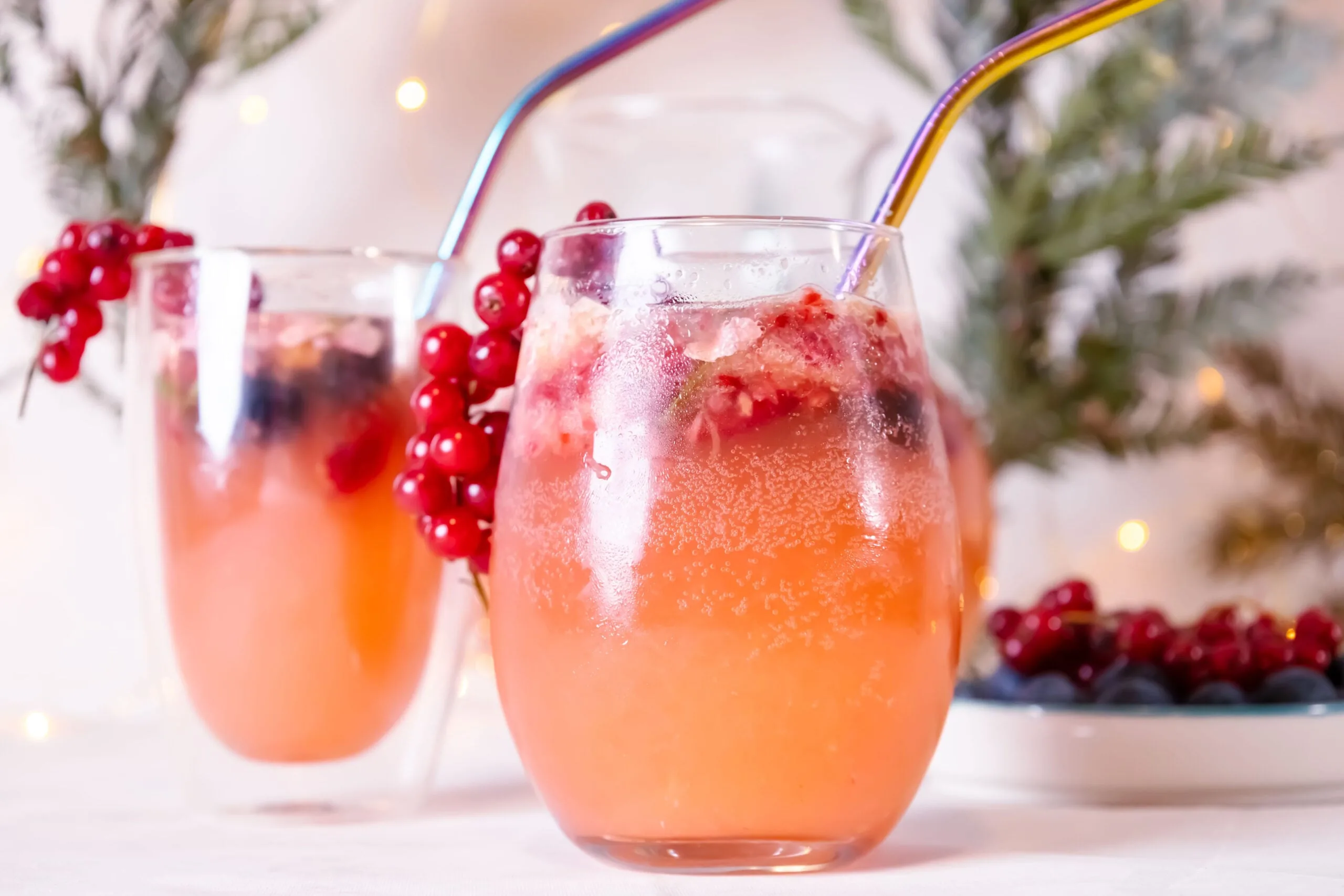 Mocktail με κόκκινα φρούτα & τριαντάφυλλο