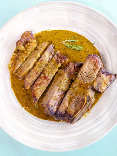 T-Bone με σάλτσα café de Paris