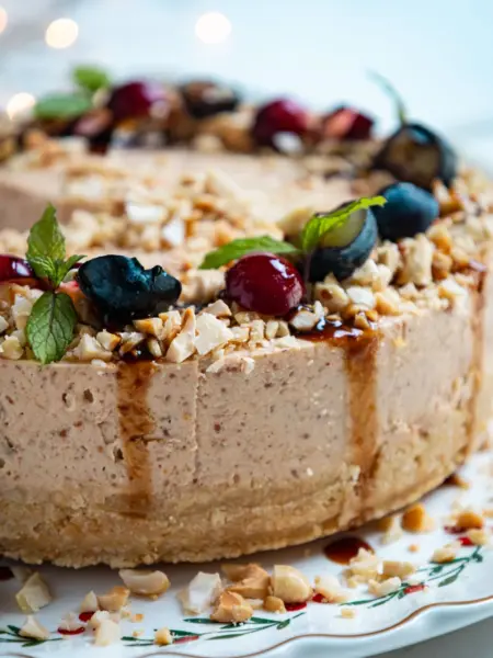 Cheesecake με φυστικοβούτυρο & μύρτιλα