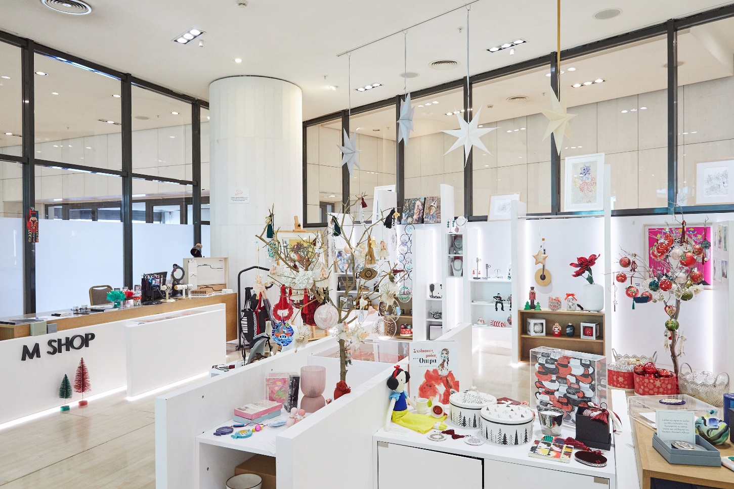 Μοναδικά δώρα στο γιορτινό M-Shop του Μεγάρου