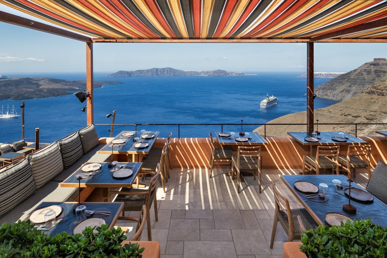 Το Rizes Gastro Taverna επιστρέφει στη Σαντορίνη