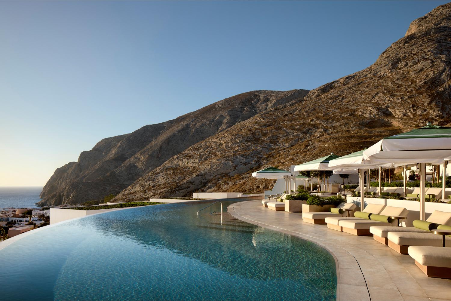 Ένα καταφύγιο στο Αιγαίο: Το Sandblu Santorini επιστρέφει φέτος την άνοιξη ως το πρώτο ξενοδοχείο της LXR Hotels & Resorts στην ΕλλάδαΜια γνωριμία με την αυθεντική πλευρά της Σαντορίνης